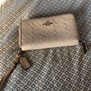 Coach wristlet wallet